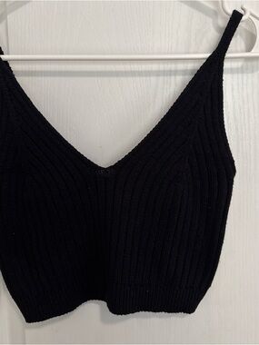 Black Ribbed V-Neck Cropped Knit Tank